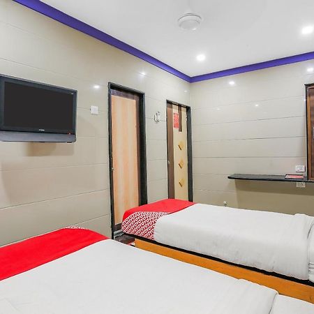 Oyo 10697 Hotel Suraj Inn Surat Exterior foto